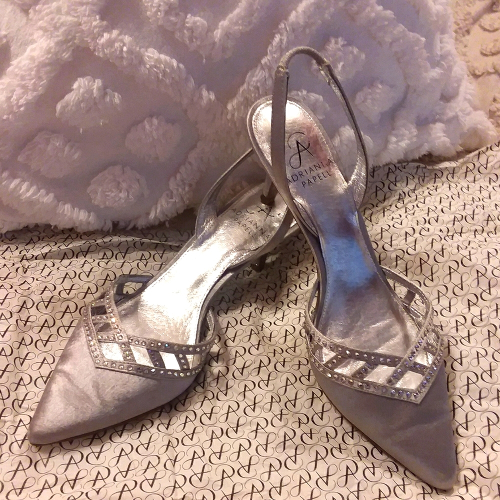 Adriana Papell size 6.5 silver dress shoes